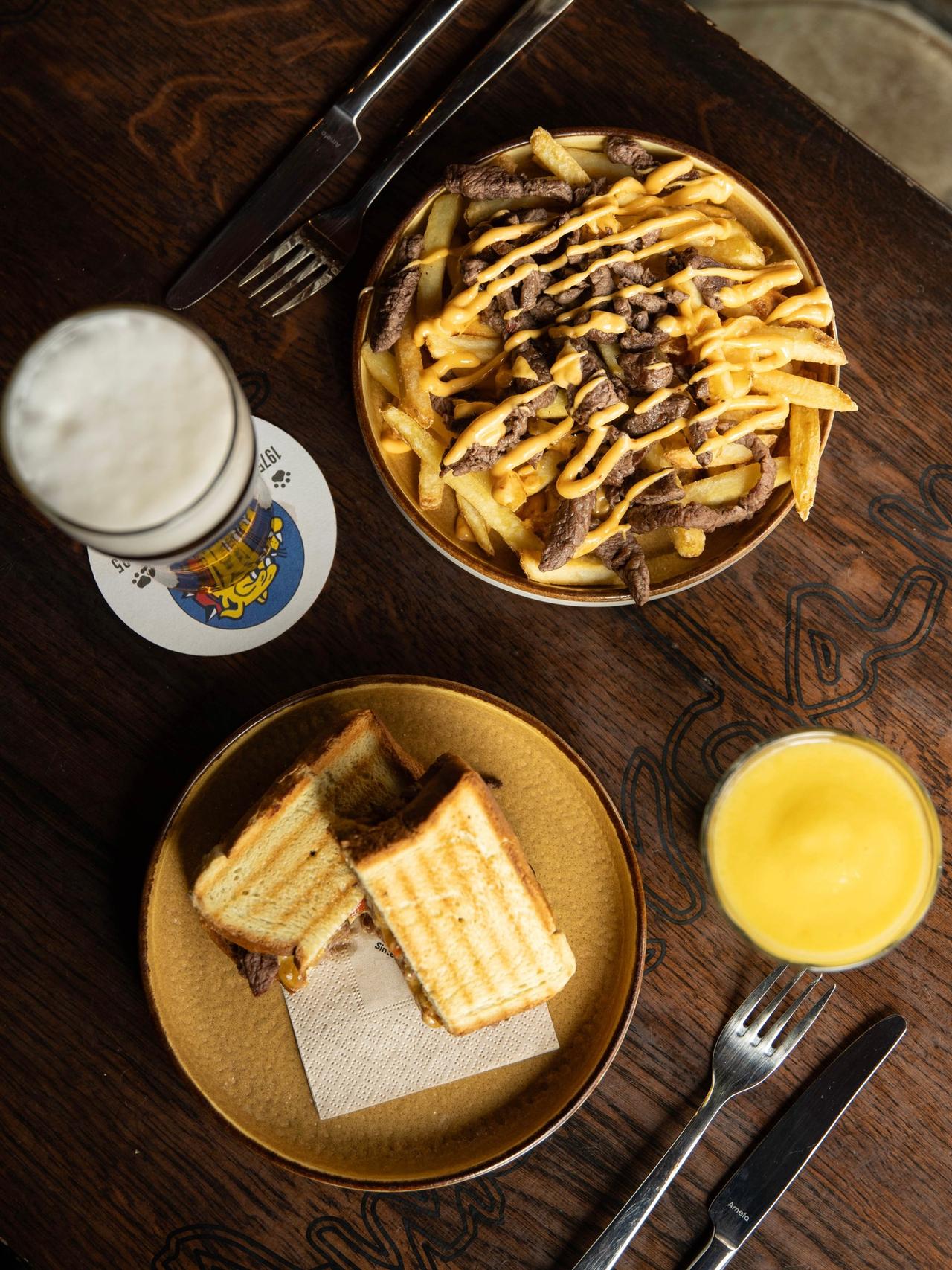 Food and drinks served on a Bulldog-branded table