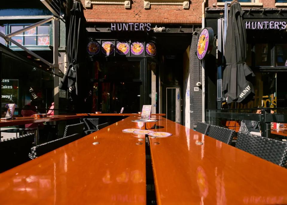 Hunter's Smoker Friendly Bar